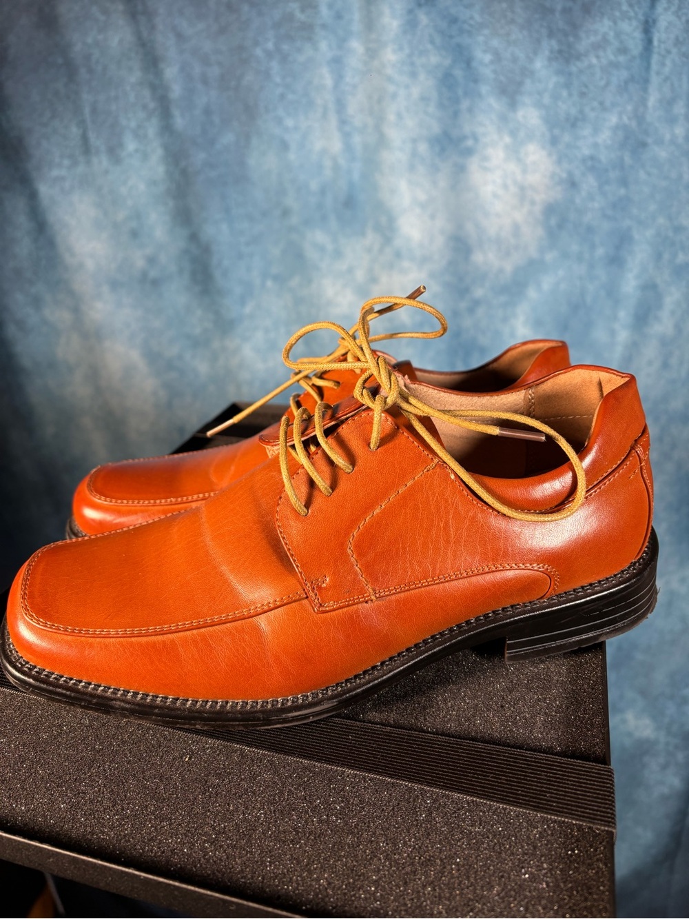 Women's Smooth Leather Lace-Up Flats in Cognac Brown